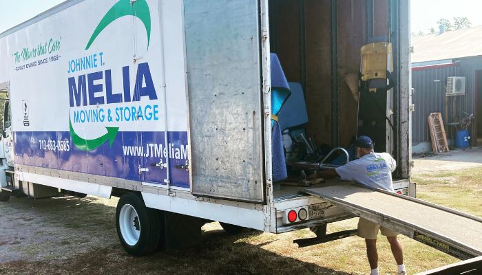 Comparing Locally-Owned and Nationally Franchised Movers