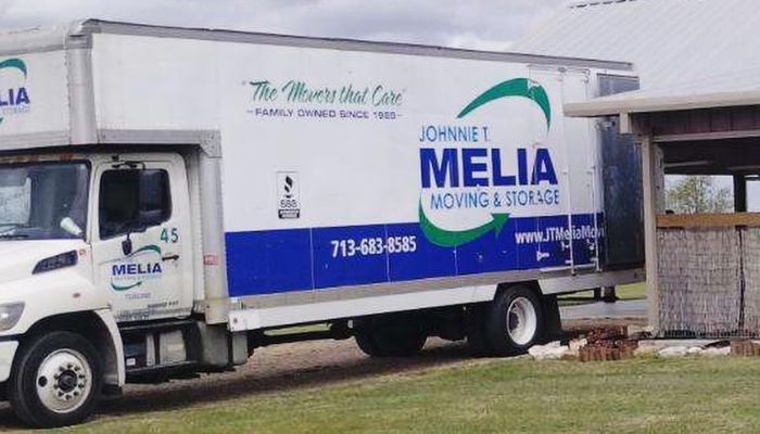 Comparing Locally-Owned and Nationally Franchised Movers